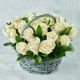 Корзина из 25 белых роз