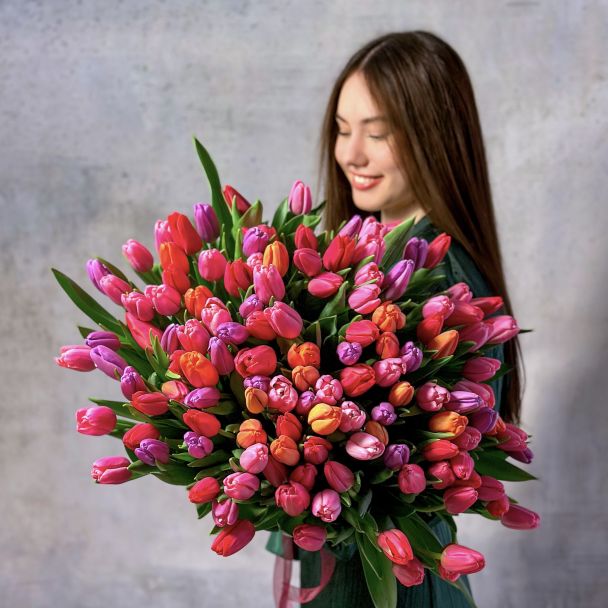 Букет из 101 тюльпана