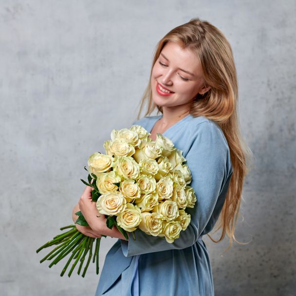 Букет из 25 белых роз