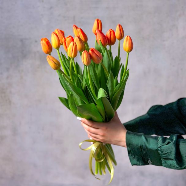 Букет из 17 оранжевых тюльпанов