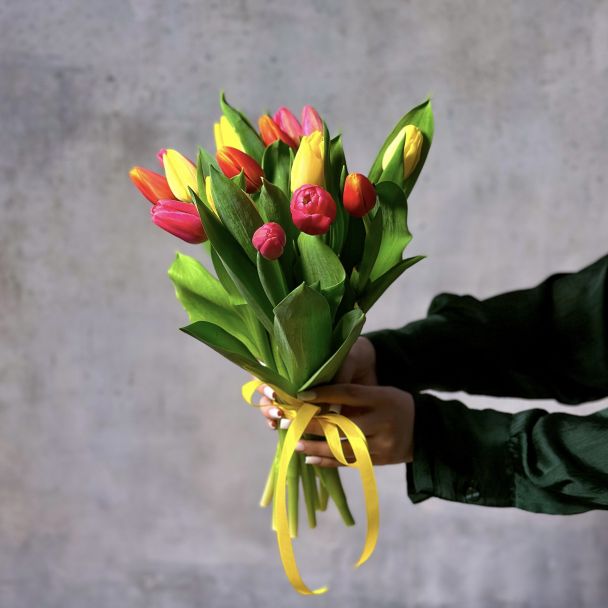 Букет из 15 тюльпанов микс