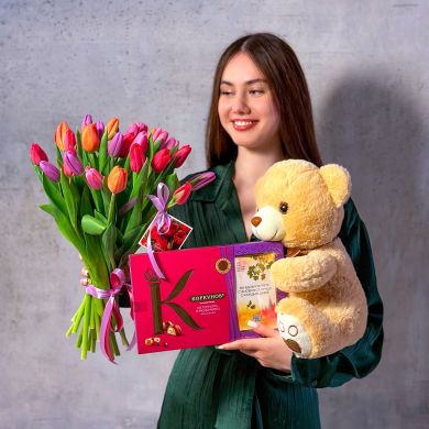 Комбо 25 тюльпанов, игрушка и конфеты